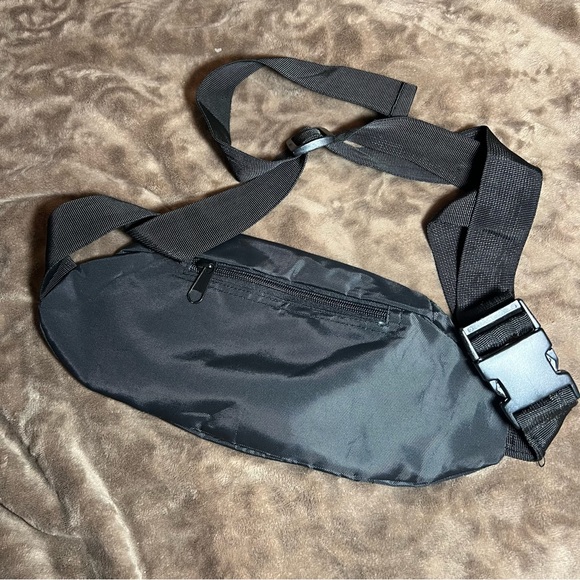 NWT Urban Outfitters Black Fanny Pack - Picture 3 of 5